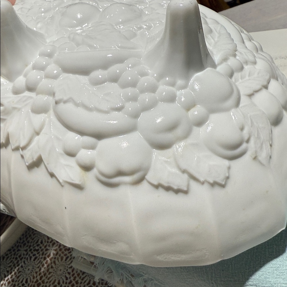 Flash sale🔥💥White Embossed Indiana milk glass fruit bowl footed harvest grape - Picture 5 of 12